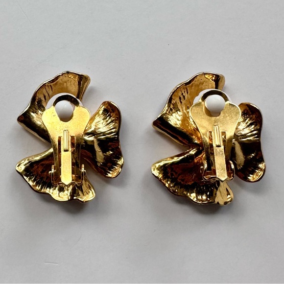Vintage Chanel 1950s Rare Gilt Hydrangea Flower Clip Earrings by Lina Baretti - Picture 12 of 13